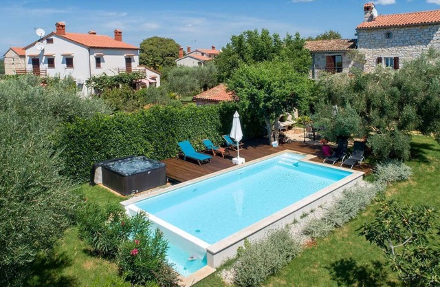 Holiday home in Poreč with a whirlpool on completely enclosed garden