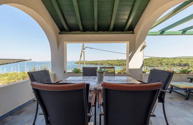 Holiday Home in Veli Rat near Saharun