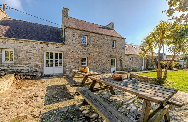Holiday Home 'Ker Breizh - Saint Pabu - 14 Pers' with Private Terrace, Private Garden and Wi-Fi