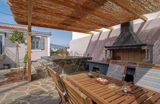 Holiday Home 'Koilada Family House 1' with Sea View, Wi-Fi