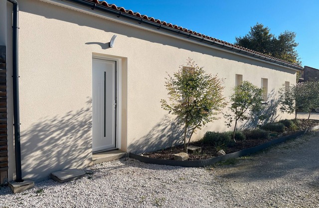 Holiday Home 'L'instant Fleuri' with Private Terrace and Wi-Fi