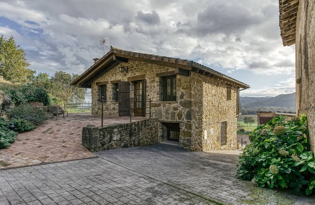 Holiday Home 'La Cabanya De La Rovira - Dalt' with Mountain View, Private Terrace and Wi-Fi