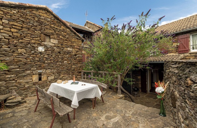 Holiday Home 'La Grange' with Mountain View, Shared Pool and Air Conditioning