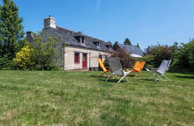 Holiday Home 'La Longère - Piscine - Spa - Jardin' with Shared Pool, Private Terrace and Wi-Fi