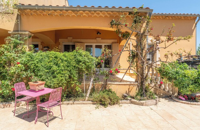 Holiday Home 'Maison De Vacances Provence' with Private Terrace, Private Garden and Wi-Fi