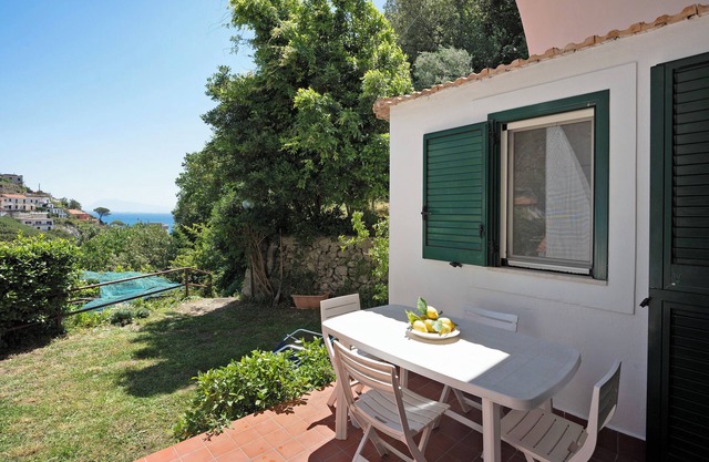 Holiday Home 'Mare E Limoni' with Sea View, Wi-Fi and Air Conditioning