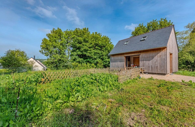 Holiday Home 'Mini-maison Bois' with Private Terrace and Private Garden