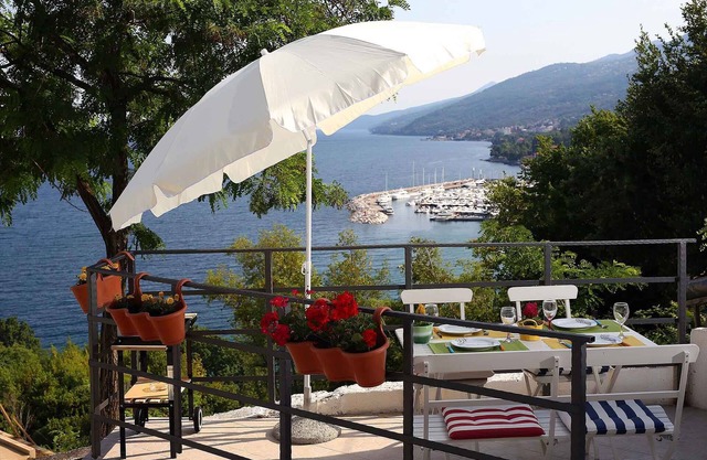 Holiday home mit Meerblick und Terrasse