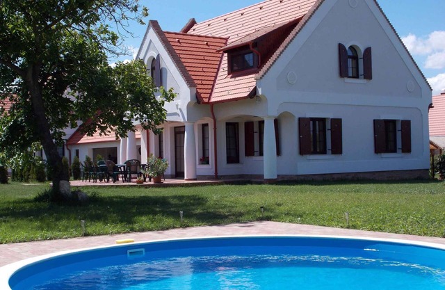 Holiday home mit Pool und Klimaanlage