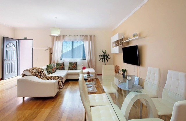 Holiday Home "Moradia Casa Feliz" with Private Terraces & Wi-Fi