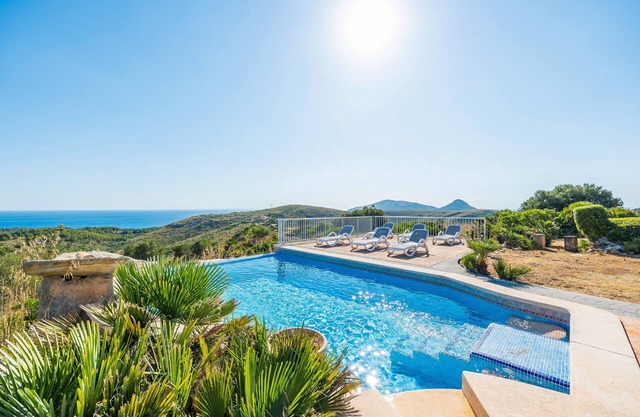 Holiday Home 'Na Moli' with Sea View, Private Pool and Wi-Fi