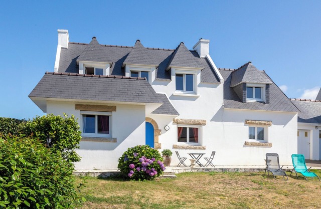 Holiday Home 'Nicole Face Mer' with Sea View, Private Terrace and Wi-Fi