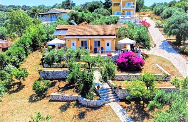Holiday Home "Nora" with 2 Apartments and Shared Pool - Sea Breeze 1