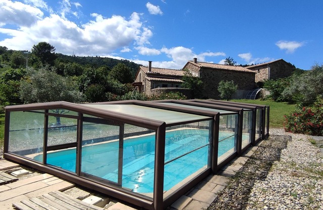 Holiday home on a farm, surrounded by nature, with pool, pet friendly