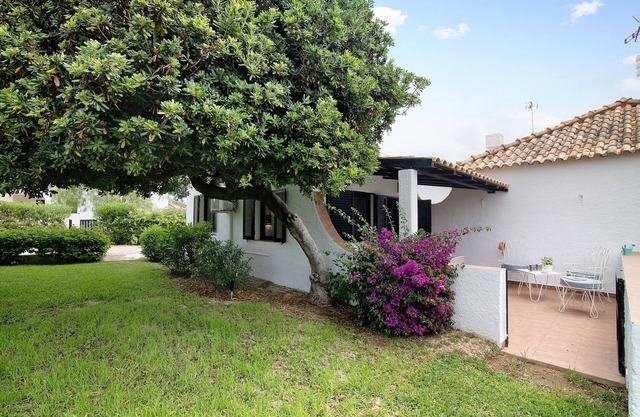 Holiday Home 'Pedras Del Rei I' with Shared Pool, Wi-Fi and Air Conditioning