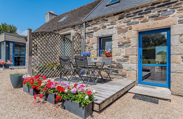 Holiday Home 'Petite Maison' with Private Terrace and Shared Garden