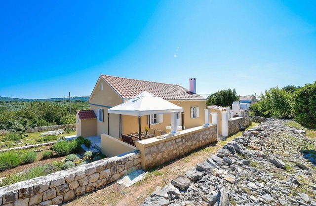 Holiday home "Sakarun" with view of the water