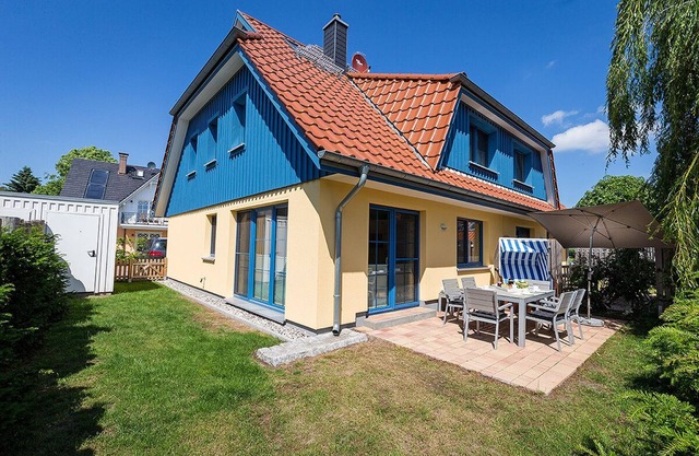 Holiday Home 'Seemannsgarn' with Garden, Shared Sauna & Wi-Fi