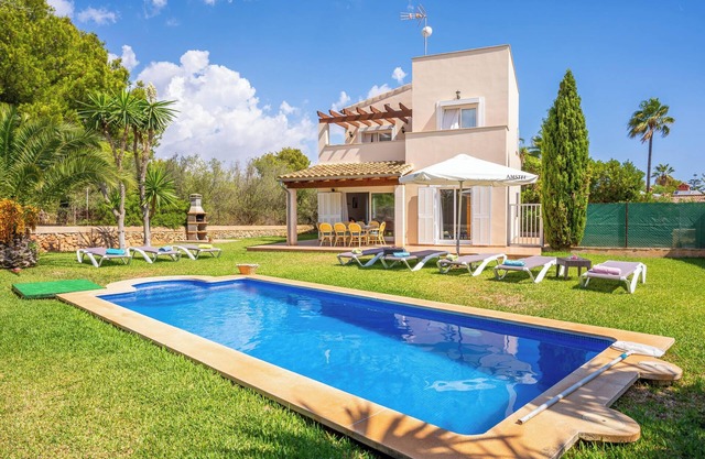 Holiday Home Son Ganxo III with Pool, Terrace & Wi-Fi