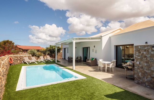 Holiday Home “Villa Era 2” with Garden, Pool, Terrace & Wi-Fi