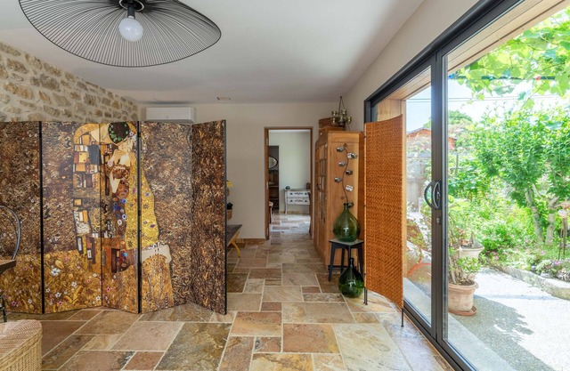 Holiday Home 'Villa La Mireio' with Private Terrace, Wi-Fi and Air Conditioning