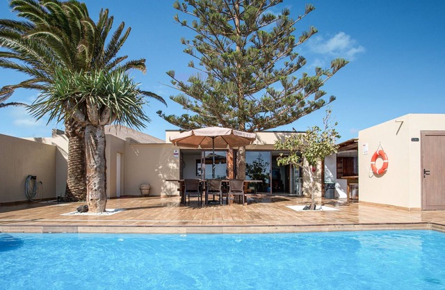 Holiday Home “Villa Santana” with Mountain View, Pool, Terraces & WiFi