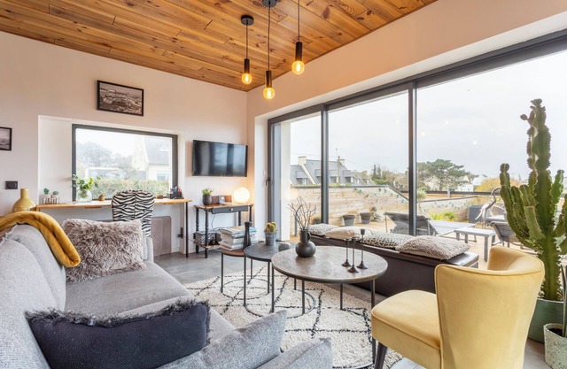 Holiday Home 'Villa Trevi ,200m Plage, Vue Mer' with Sea View