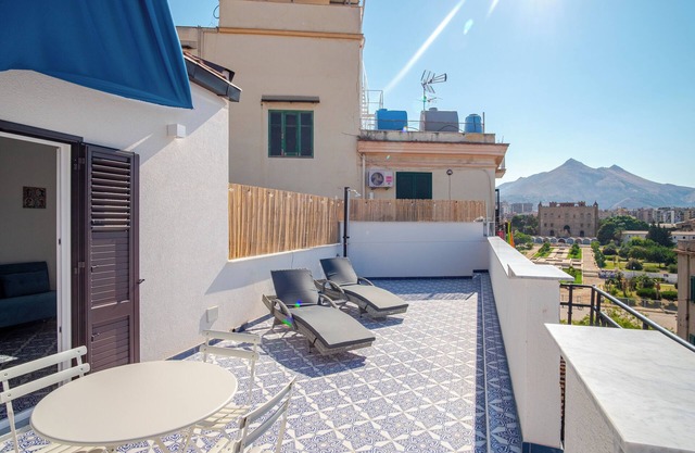Holiday home with a breathtaking view of the Zisa Castle.