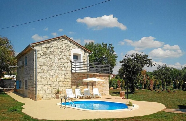 Holiday home with pool for 4 in Kaštelir-Labinci