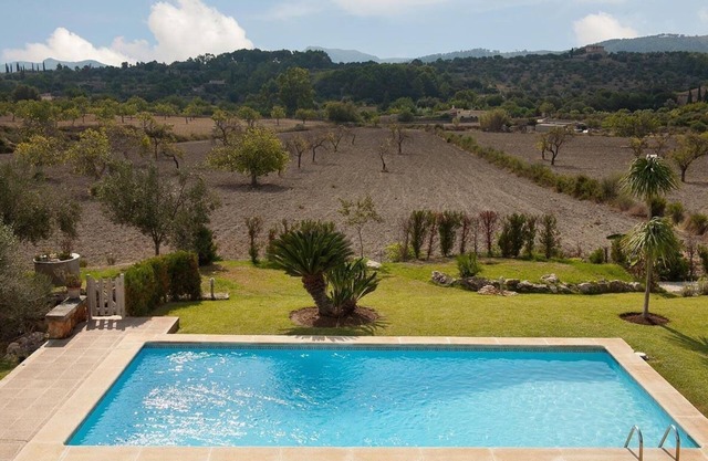 Holiday house for 8 persons, with swimming pool