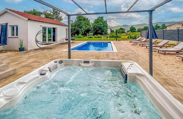 Holiday house Ana with pool and jacuzzi