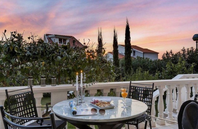 Holiday house Baška Voda for 1 - 6 persons with 3 bedrooms - Holiday home