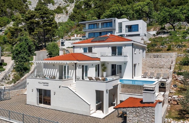 Holiday house Bast for 1 - 10 persons with 5 bedrooms - Row house