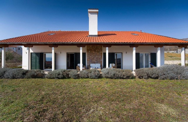 Holiday house Donji Vinjani for 1 - 8 persons with 4 bedrooms - Holiday house