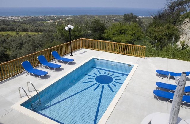 Holiday house for 8 persons, with swimming pool