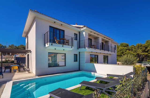 Holiday house FRA&LA with private pool