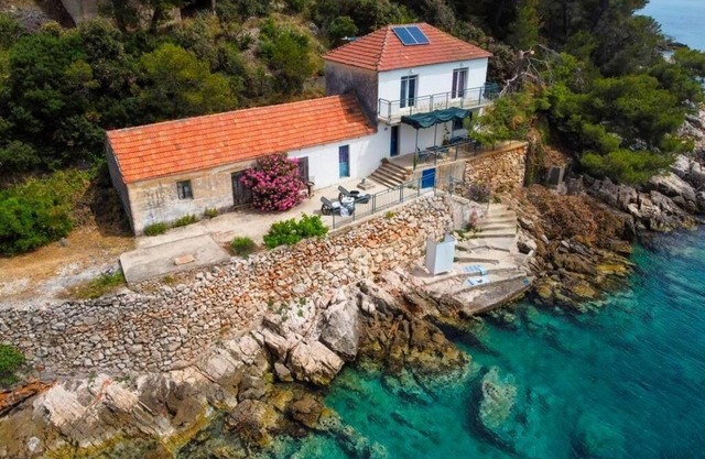 Holiday house Gdinj for 1 - 9 persons with 4 bedrooms - Holiday house