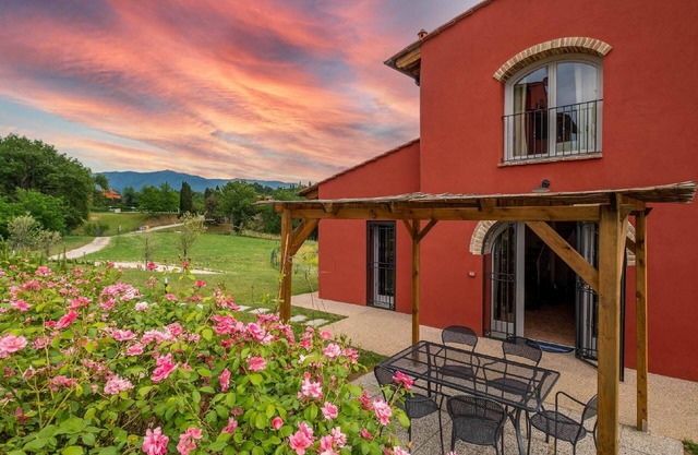 holiday house "Granaio T4 rota" with pool