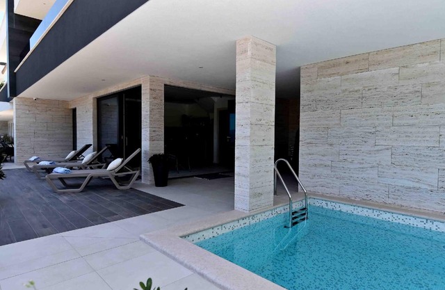 Holiday house Ičići for 1 - 6 persons with 3 bedrooms - Holiday home