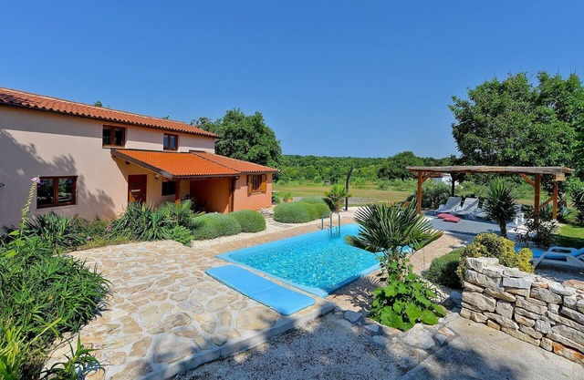 Holiday house Ližnjan for 1 - 16 persons with 7 bedrooms - Holiday home