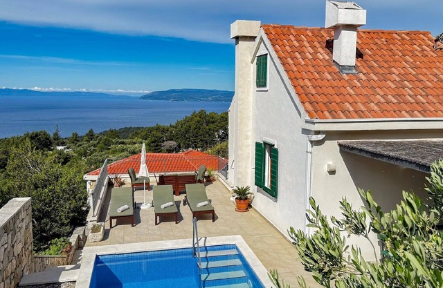 Holiday house Makarska for 1 - 5 persons with 3 bedrooms - Holiday house