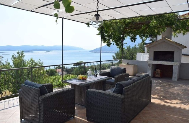 Holiday house Orebić for 1 - 4 persons with 2 bedrooms - Holiday apartment in one or multi-family ho
