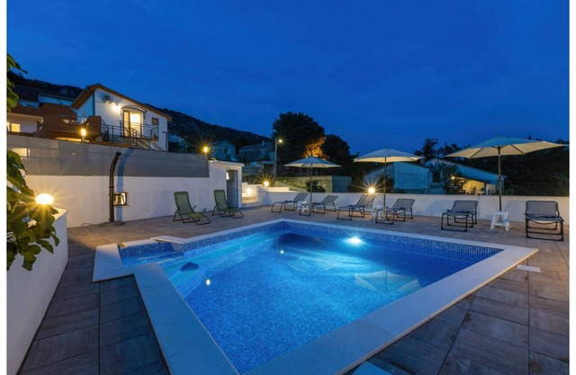 Holiday House Pan Franko