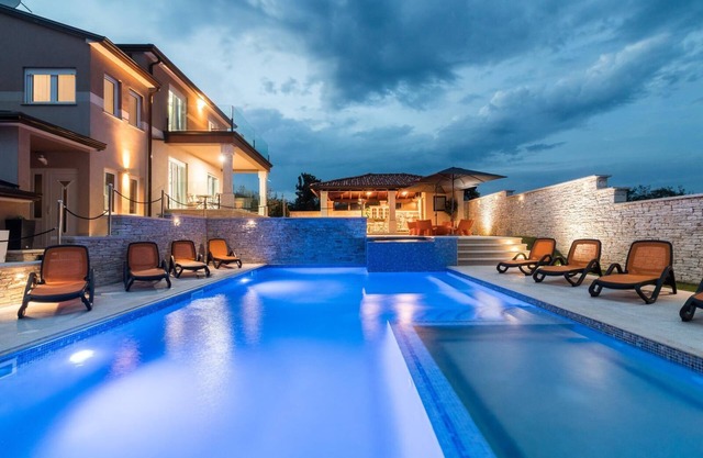 Holiday house Pula for 1 - 18 persons with 7 bedrooms - Holiday home
