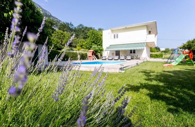 Holiday house Rocky with private pool and parking