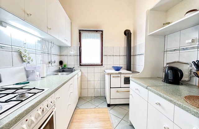 Holiday house Tamy - with hot tub: - Srijane, Riviera Split, Croatia