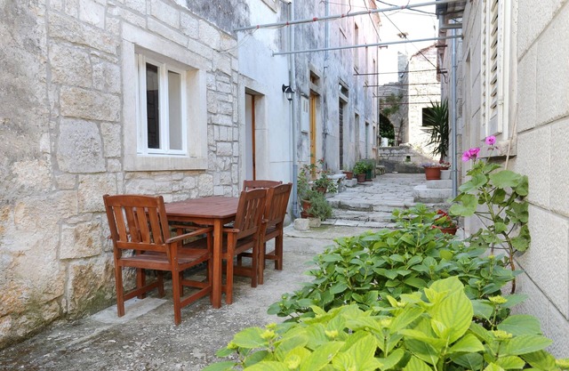 Holiday house with a parking space Žrnovo, Korčula (K-10030)