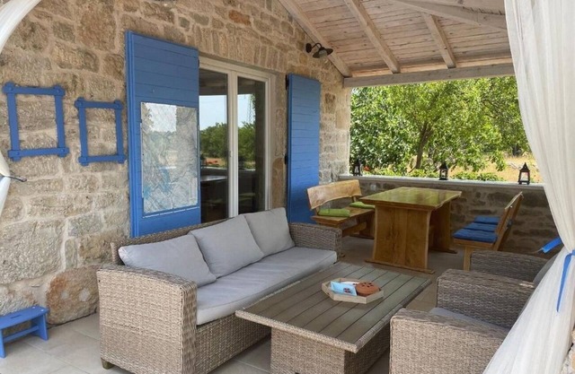 Holiday house with a swimming pool Puljane, Krka (K-23038)