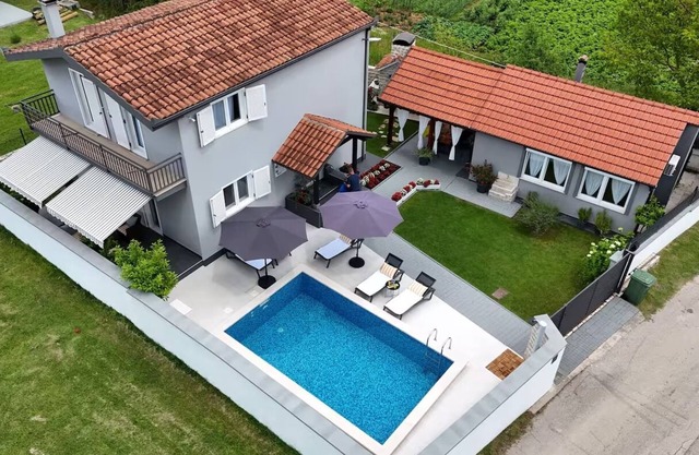 Holiday house with a swimming pool Lučane, Zagora (K-23648)