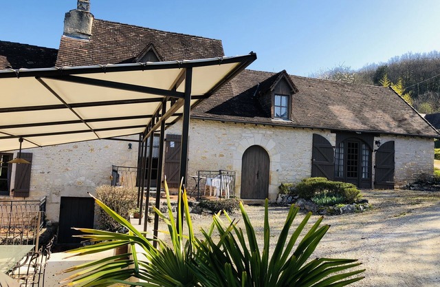 Holiday house with heated pool near Sarlat